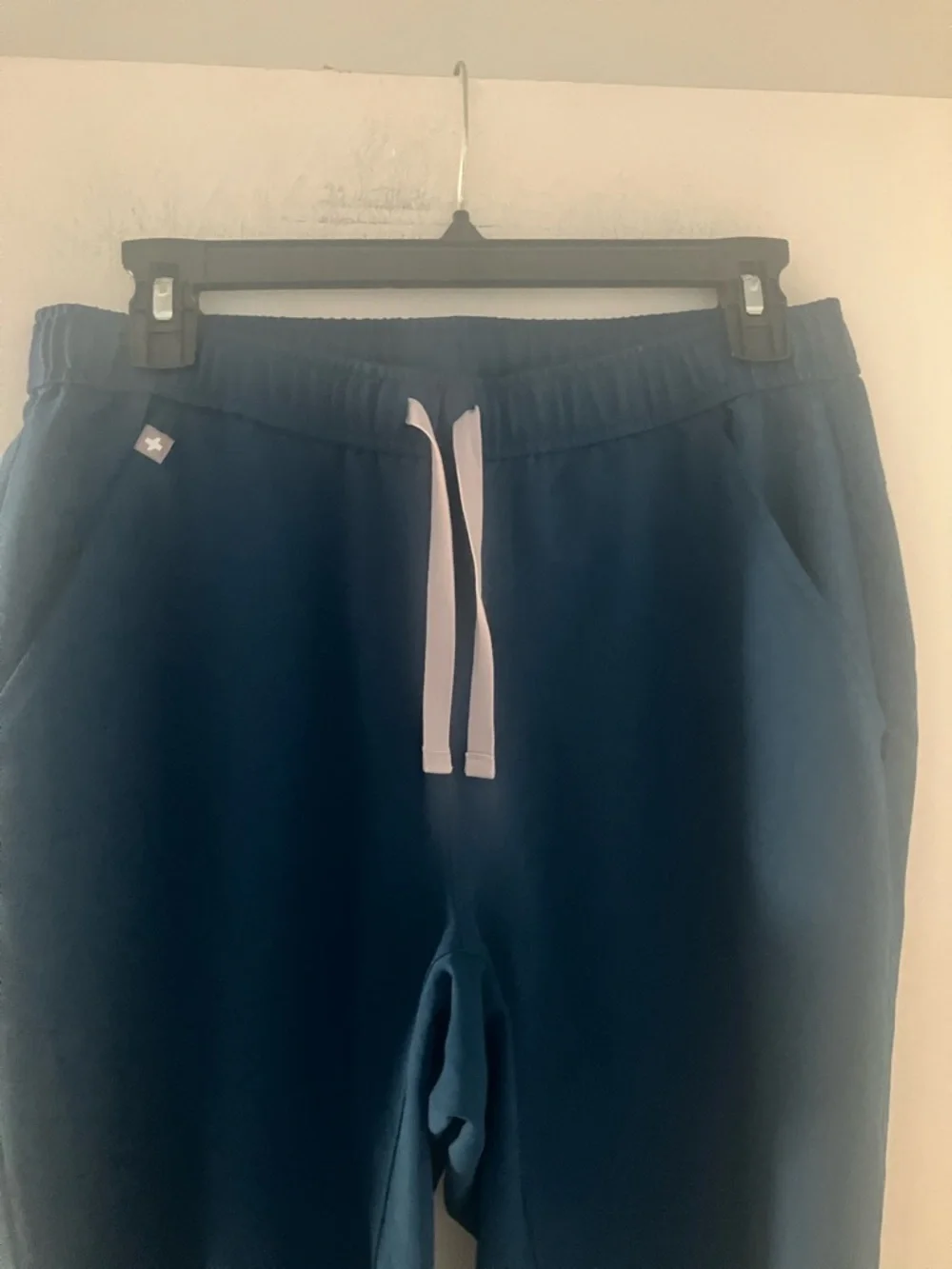 FIGS jogger scrub pants 4 pockets drawstring waistband sporty cuffs medium
